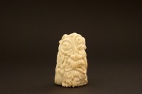 http://www.arturmoser.de/files/gimgs/th-30_Verrückter, 2016, Elchgeweih, 5 x 3,1 x 3,1 cm.jpg